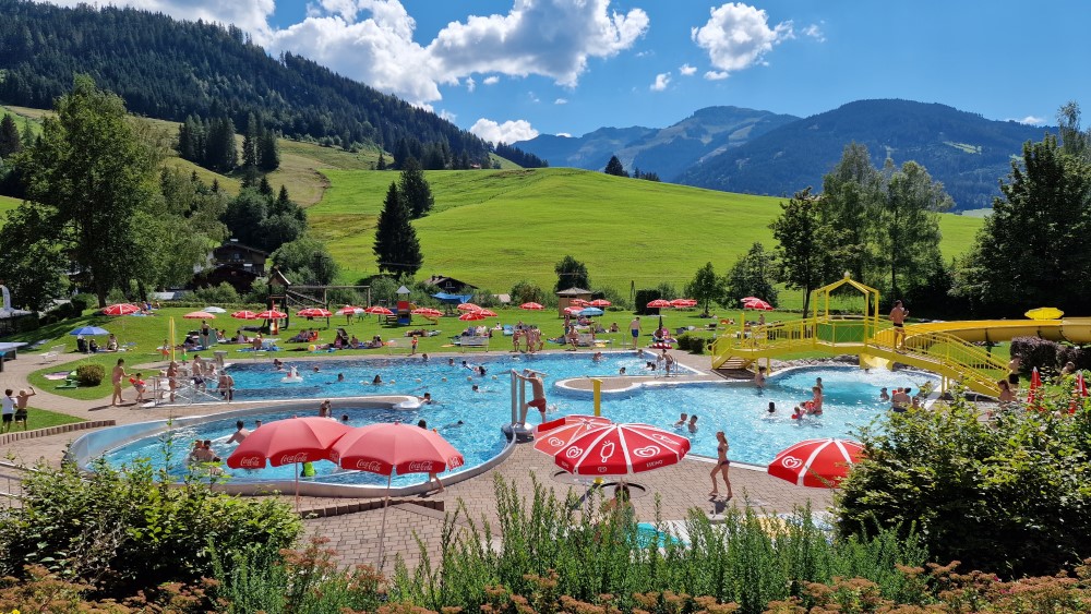 Zwembad in de zomer Maria Alm.